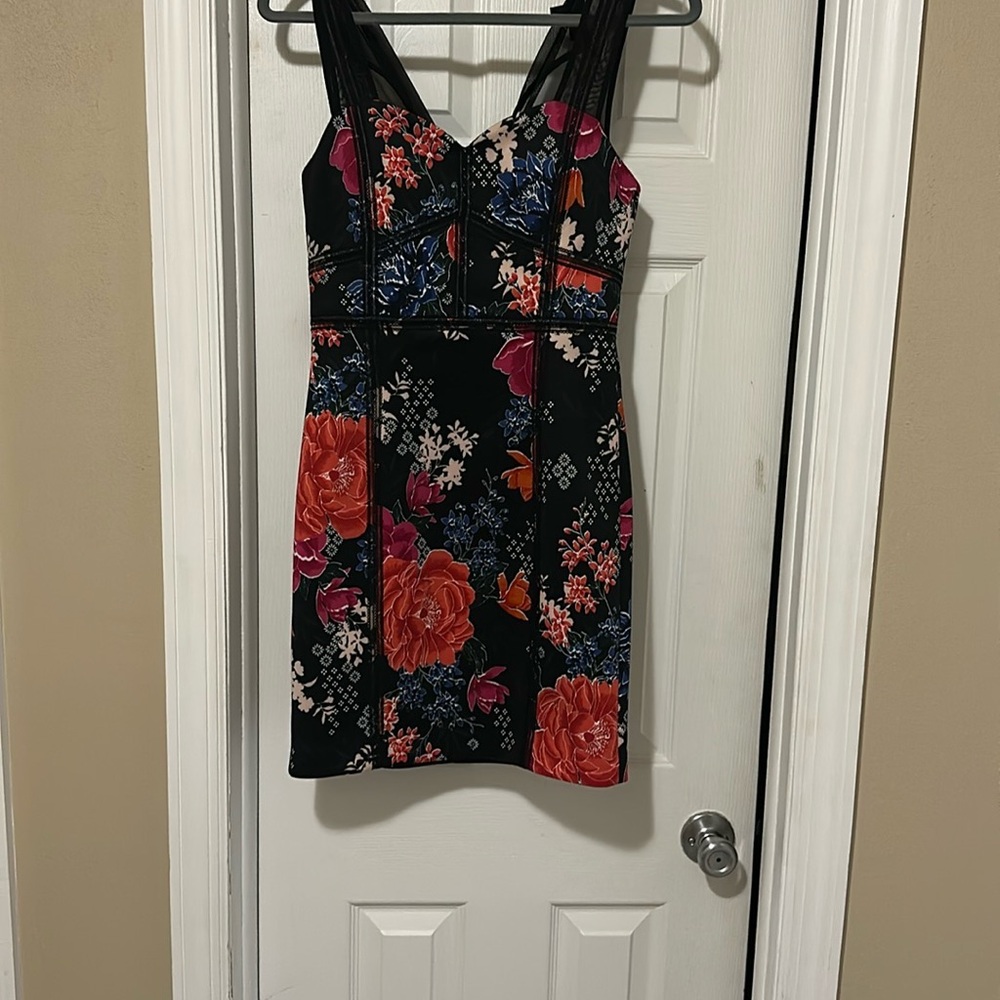 Guess Black and Red Sheath Mini Dress V-Neck Sleeveless